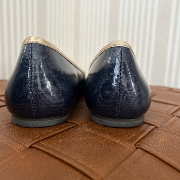 Lilly Pulitzer Blue Patent Leather Flats w/Jewel Gold Metal Elephant Detail 7.5 - Picture 5 of 8